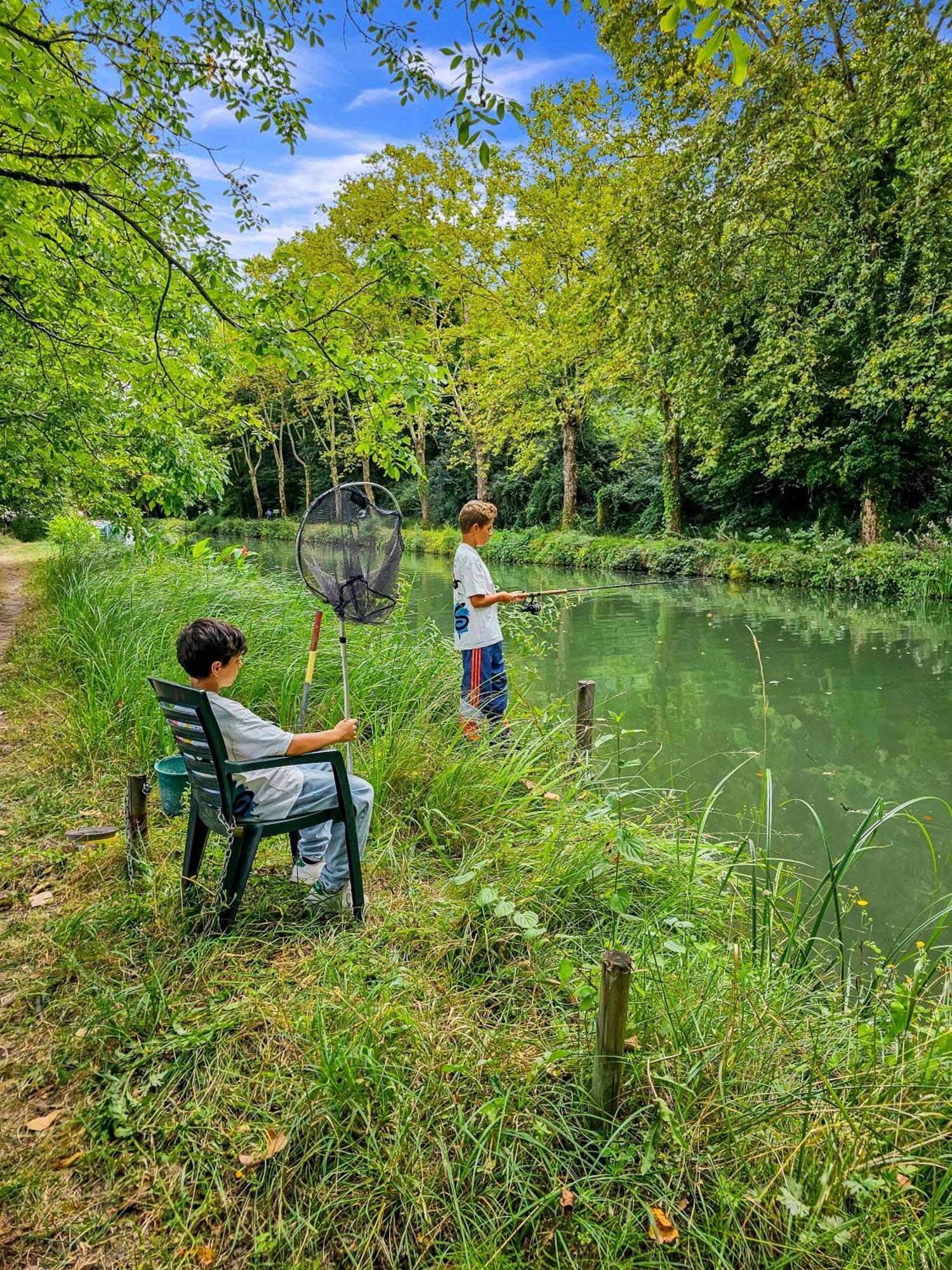 Gite Au Jardin Meilhan-sur-Garonne Exterior foto